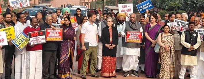 புதிய தொழிலாளர் சட்ட விதிகளுக்கு எதிராக பார்லி. வளாகத்தில் எதிர்க்கட்சிகள் முழக்கம்